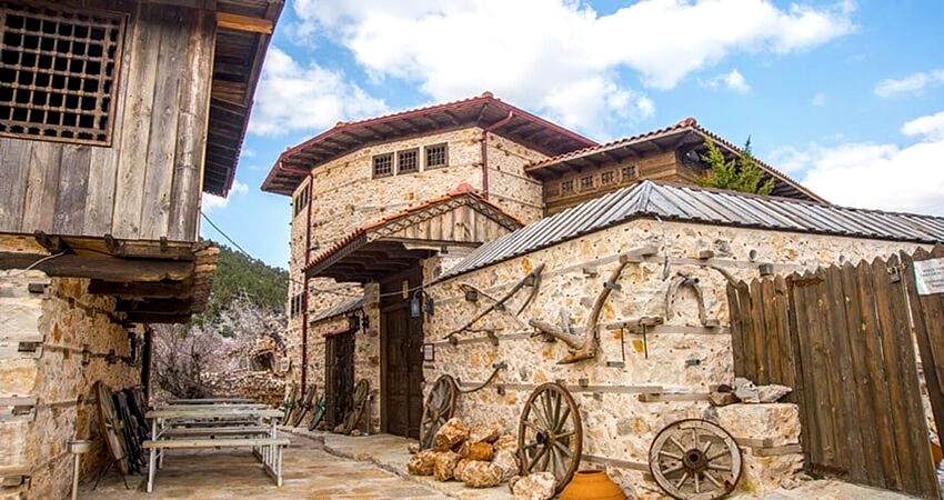 Beyşehir İbradı Ormana Düğmeli Evler Turu